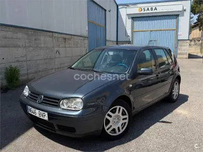 Usado VW Golf IV 110 CV (80 kW) 2002 Gris / plata Berlina