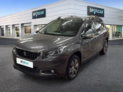 Usado Peugeot 2008 Style 82 CV (60 kW) 2018 Gris / plata SUV