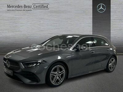 Usado Mercedes A180 AMG line 116 CV (85 kW) 2023 Gris montaña Berlina