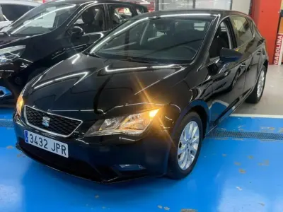 Usado Seat Leon Style 110 CV (80 kW) 2016 Negro Familiar