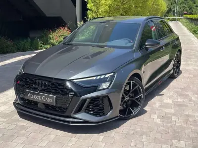 Usado Audi RS3 Sportback 400 CV (294 kW) 2022 Gris Utilitario