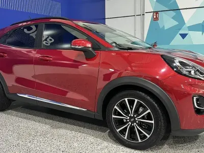 Usado Ford Puma Titanium 125 CV (91 kW) 2022 Rojo fantastic (metalizado) SUV