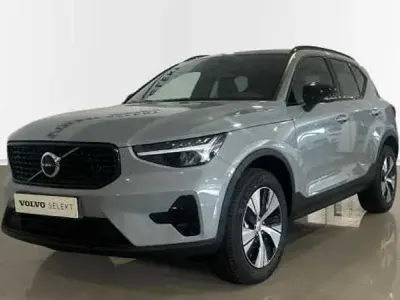 Nuevo Volvo XC40 Plus 2026 Gris SUV