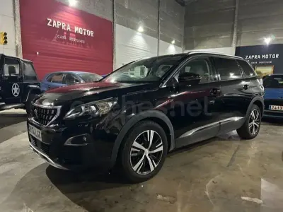 Usado Peugeot 5008 Allure 130 CV (95 kW) 2020 Negro SUV