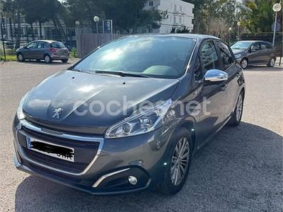 Usado Peugeot 208 Style 82 CV (60 kW) 2017 Gris / plata Utilitario