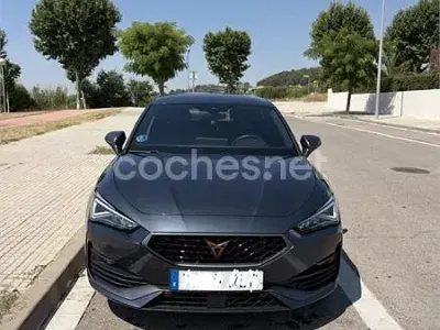 Usado Cupra Leon 150 CV (110 kW) 2023 Gris / plata Berlina