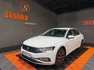 Usado VW Passat Executive 150 CV (110 kW) 2022 Blanco Familiar