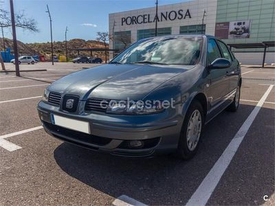 Usado Seat Toledo Stella 105 CV (77 kW) 2003 Azul Berlina