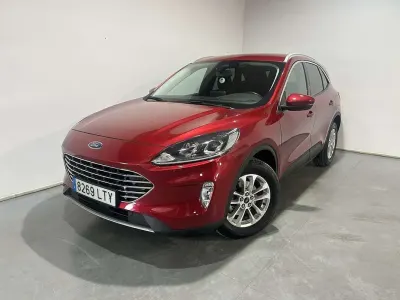 Usado Ford Kuga Titanium 120 CV (88 kW) 2021 Rojo SUV