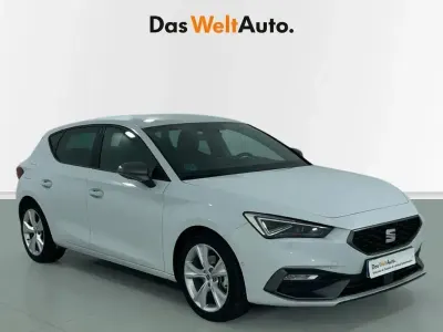 Używany Seat Leon FR 116 KM (85 kW) 2025 Biały Sedan/Limuzyna