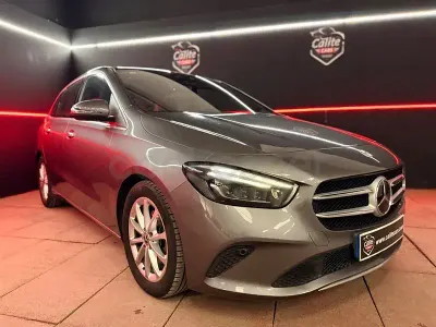 Usado Mercedes B200 150 CV (110 kW) 2019 Gris / plata Utilitario