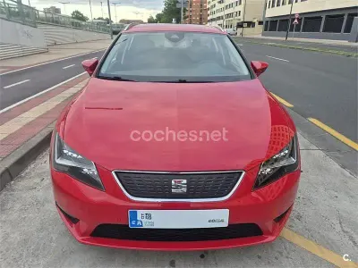 Usado Seat Leon ST Ecomotive 110 CV (80 kW) 2015 Rojo Familiar