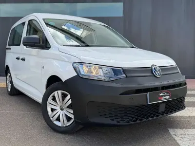 Usado VW Caddy Maxi 102 CV (75 kW) 2025 Blanco Monovolumen