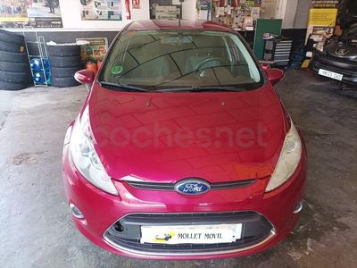 Usado Ford Fiesta Trend 96 CV (70 kW) 2009 Rojo Utilitario