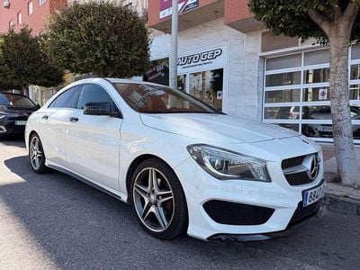 Usado Mercedes CLA200 AMG line 136 CV (100 kW) 2015 Blanco Coupe