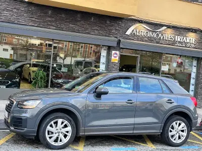 Usado Audi Q2 Advanced Plus 116 CV (85 kW) 2019 Gris / plata SUV