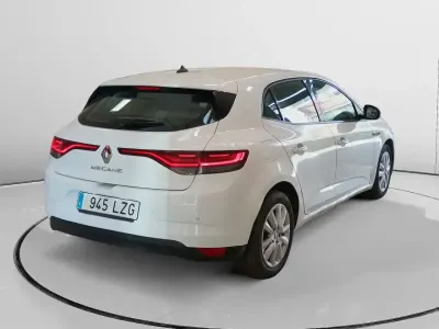 Usado Renault Mégane II Intens 116 CV (85 kW) 2022 Blanco Berlina
