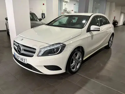 Usado Mercedes A180 Urban 109 CV (80 kW) 2013 Beige Utilitario
