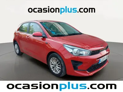 Usado Kia Rio 84 CV (61 kW) 2022 Rojo Utilitario
