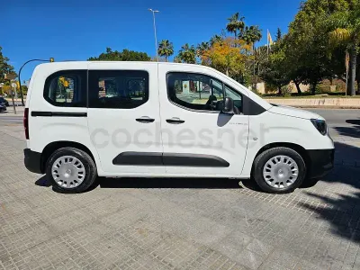 Usado Opel Combo Life 102 CV (75 kW) 2021 Blanco Monovolumen