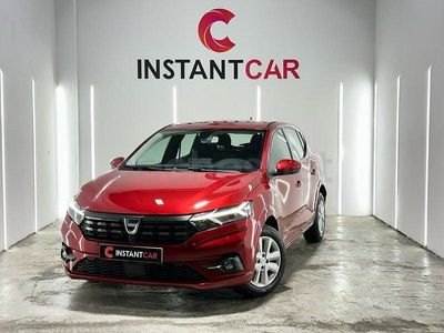 Usado Dacia Sandero Acces 67 HP (49 kW) 2022 Vermelho Sedan