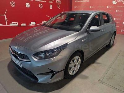 Usado Kia Ceed 136 CV (100 kW) 2022 Gris / plata Utilitario