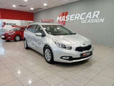 Usado Kia Ceed Sportswagon 110 CV (80 kW) 2014 Gris / plata Familiar