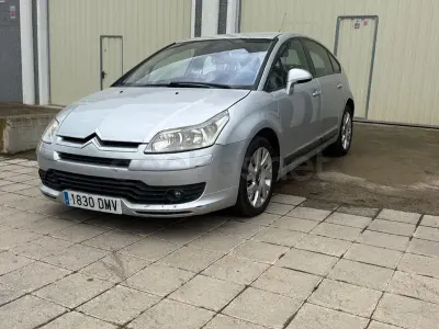 Usado Citroën C4 VTR Sport 110 CV (80 kW) 2005 Gris / plata Berlina