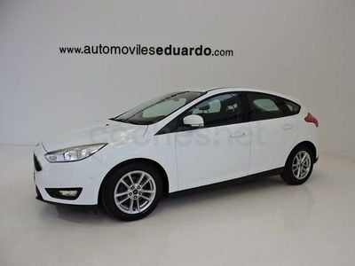 Usado Ford Focus Trend 125 CV (91 kW) 2015 Blanco Berlina