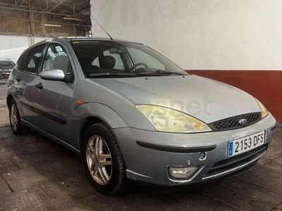 Usado Ford Focus Trend 115 CV (84 kW) 2005 Gris / plata Berlina