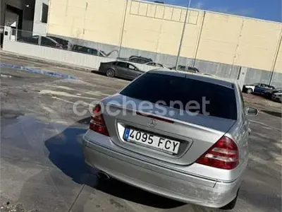 Usado Mercedes C180 Avantgarde 143 CV (105 kW) 2005 Gris / plata Berlina