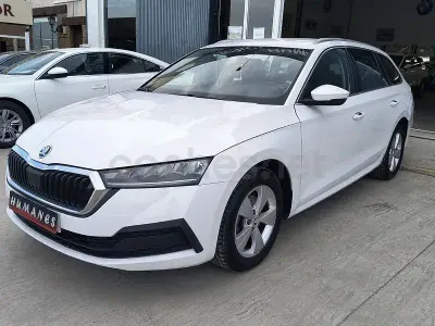 Usado Skoda Octavia Ambition 115 CV (84 kW) 2020 Blanco Familiar