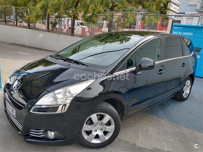 Usado Peugeot 5008 Active 112 CV (82 kW) 2011 Negro Monovolumen