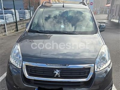 Usado Peugeot Partner Tepee Style 100 CV (73 kW) 2016 Gris / plata Monovolumen