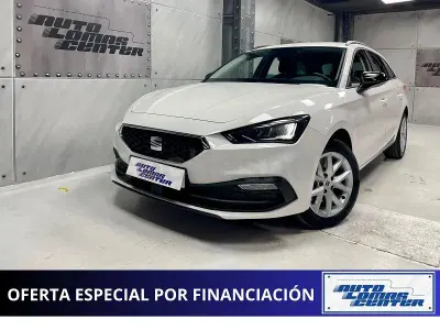 Usado Seat Leon Style 115 CV (84 kW) 2022 Blanco Familiar