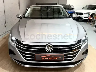 Usado VW Arteon Elegance 150 CV (110 kW) 2020 Gris / plata Familiar
