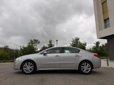 Usado Peugeot 508 Allure 163 CV (119 kW) 2013 Gris / plata Berlina