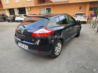 Usado Renault Mégane III Dynamique 110 CV (80 kW) 2012 Negro Berlina