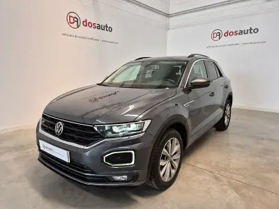 Usado VW T-Roc Advance 150 CV (110 kW) 2022 Gris / plata SUV