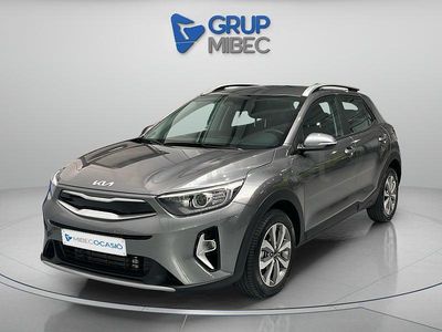 Usado Kia Stonic 100 CV (73 kW) 2025 Gris / plata SUV