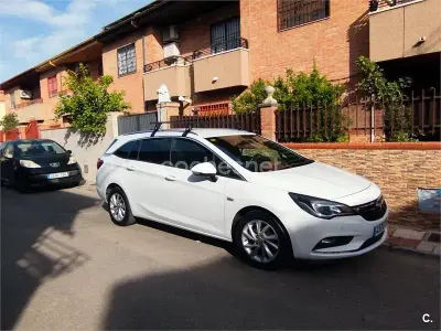 Usado Opel Astra Dynamic 136 CV (100 kW) 2018 Blanco Familiar