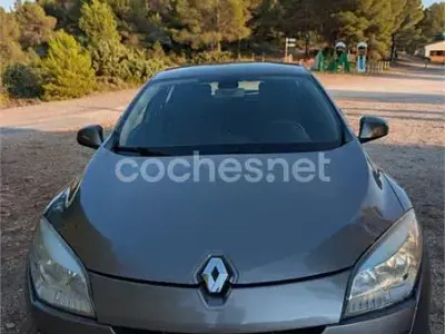 Usado Renault Mégane Dynamique 105 CV (77 kW) 2009 Gris / plata Berlina