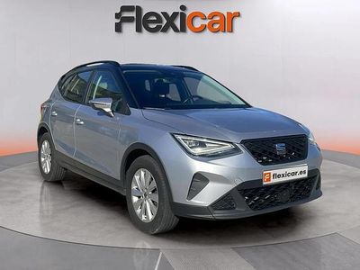 Usado Seat Arona Style 110 CV (80 kW) 2022 Gris SUV