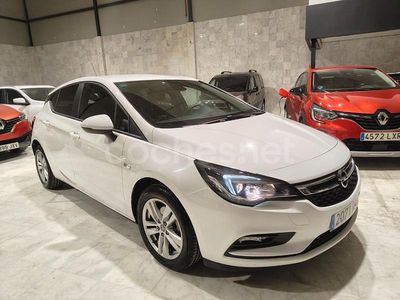 Usado Opel Astra Dynamic 125 HP (91 kW) 2018 Branco Sedan