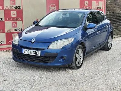 Usado Renault Mégane Dynamique 105 CV (77 kW) 2009 Azul Berlina
