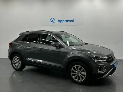 Usado VW T-Roc 115 CV (84 kW) 2024 Gris / plata SUV