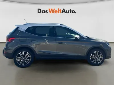 Usado Seat Arona Xperience 115 CV (84 kW) 2025 Gris / plata SUV