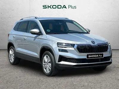 Usado Skoda Karoq Selection 150 CV (110 kW) 2025 Gris / plata SUV