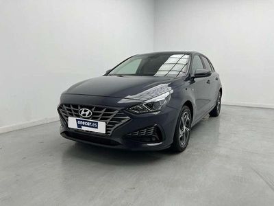 Usado Hyundai i30 120 CV (88 kW) 2021 Gris dark knight yg7 Berlina