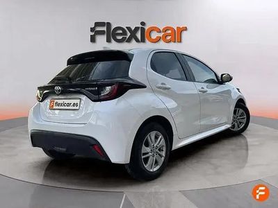 Usado Toyota Yaris Hybrid Business Edition 116 CV (85 kW) 2022 Blanco
